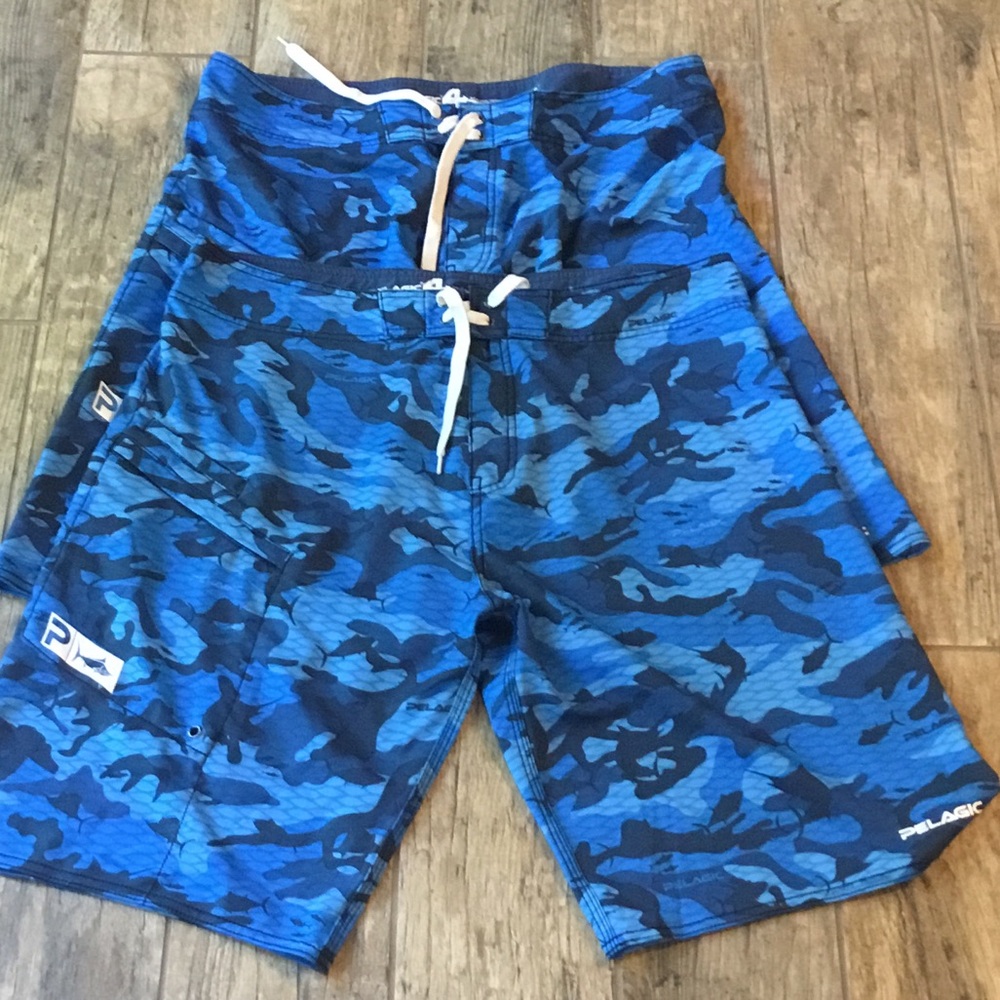 Pelagic Blue & Navy Camo Swim Board Shorts
4 Tek fabric
Men’s 36